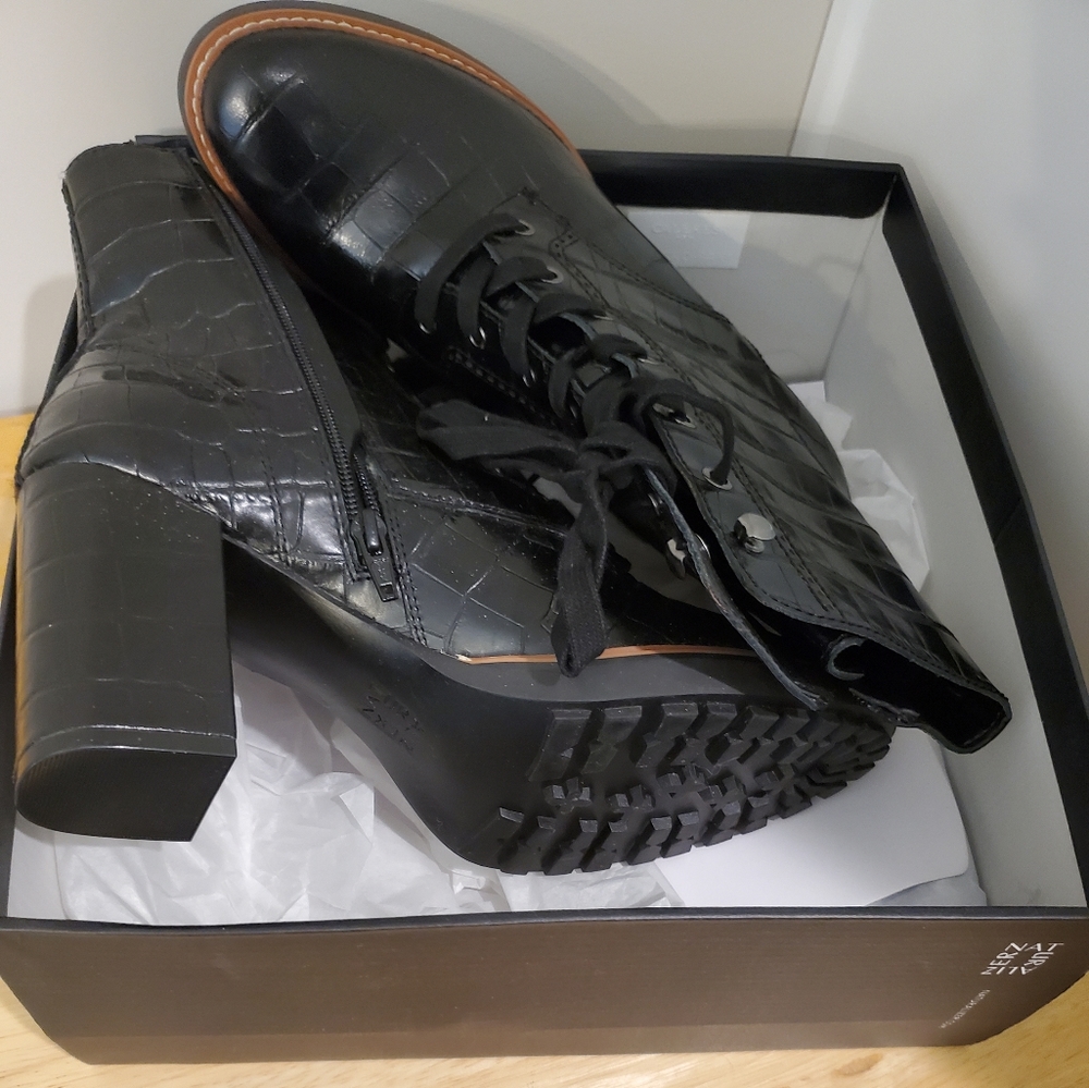 Naturalizer booties - never worn - ❤️